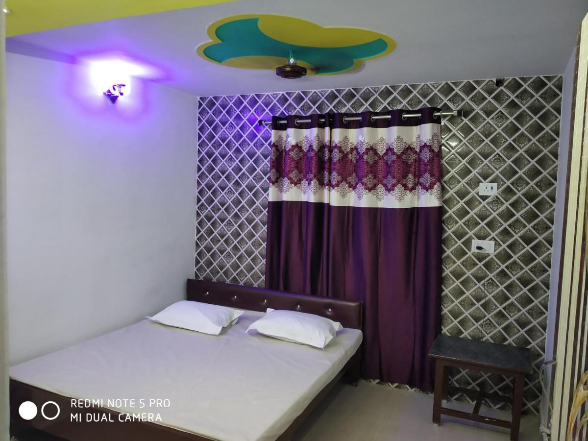 N.H.Y.N Home Stay Varanasi Ngoại thất bức ảnh